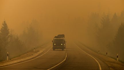 Des feux de forêts près de Iakoutsk, en Sibérie (Russie), le 27 juillet 2021. (DIMITAR DILKOFF / AFP)