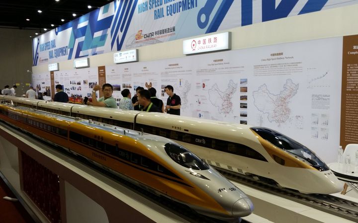 Maquette du train à grande vitesse chinois présenté au Forum Chine-Afrique de Johannesburg. (photo Michel Lachkar)