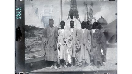 Groupe de Sénégalais à Paris
 (musée du quai Branly)