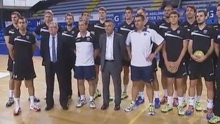 Capture d'&eacute;cran - Patrice Canayer, l'entra&icirc;neur du Montpellier agglom&eacute;ration handball (MAHB) a repris le terrain avec ses joueurs, le 2 octobre 2012. ( FRANCE 2)