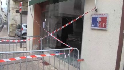 Capture d'&eacute;cran d'une vid&eacute;o du site de "Sud-Ouest" montrant le local UMP de Villeneuve-sur-Lot (Lot-et-Garonne) vandalis&eacute; le 11 f&eacute;vrier 2014. (SUD OUEST / FRANCETV INFO)