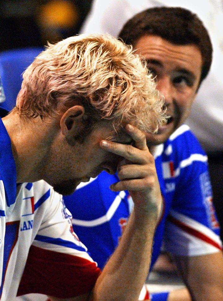 Hubert Henno et Stéphane Antiga sur le banc de l'équipe de France lors du championnat du monde 2002