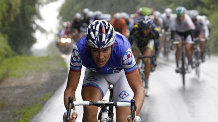 Jérémy Roy (FDJ) s'échappe sous la pluie (JOEL SAGET / AFP)