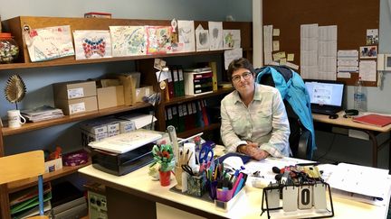 Cécile Bouchet, directrice d'une école dans la commune du&nbsp;Neubourg (Eure). (NOÉMIE BONNIN / RADIO FRANCE)