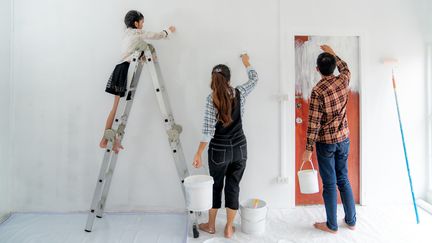 Sauf décision d'un juge, le locataire ne peut pas décider de lui-même de ne pas payer un loyer parce qu'il effectue des travaux ou des aménagements. (Illustration) (PRASIT PHOTO / MOMENT RF / GETTY IMAGES)