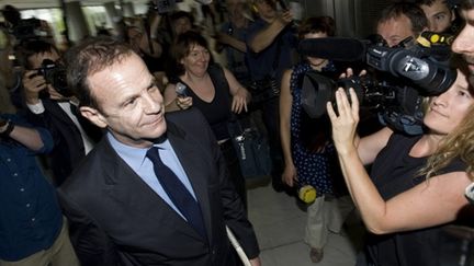 Le photographe François-Marie Banier, le 1er juillet 2010, quittant le tribunal de Nanterre. (AFP)