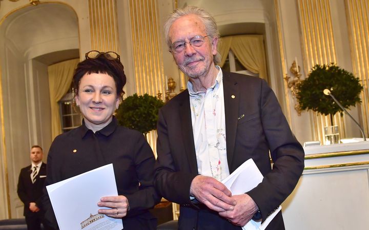 Les écrivains Olga Tokarczuk et Peter Handke à l'Académie Nobel le 7 décembre 2019.&nbsp;&nbsp; (JONAS EKSTROMER / TT NEWS AGENCY)