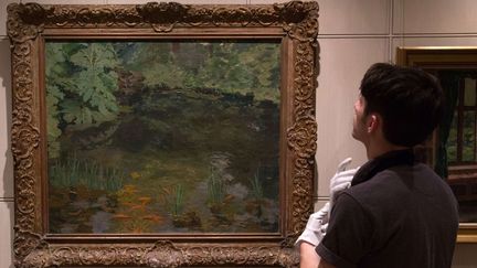 Le tableau de Winston Churchill, "Le bassin de poissons rouges à Chartwell", adjugé pour 1,8 million de livres (2,2 millions d'euros).
 (Tim Ireland/AP/SIPA)