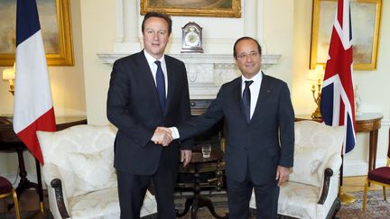 Le pr&eacute;sident de R&eacute;publique Fran&ccedil;ois Hollande &eacute;tait mardi 10 juillet &agrave; Londres pour un entretien avec le Premier ministre britannique, David Cameron. (PATRICK KOVARIK / AFP)