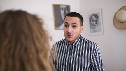 Le journaliste et militant Taha Bouhafs, le 12 février 2019, à Paris. (YANN CASTANIER / HANS LUCAS / AFP)