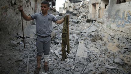 &nbsp; (Un habitant de Gaza dans les décombres du quartier dévasté de Shejaia  © REUTERS/Mohammed Salem)