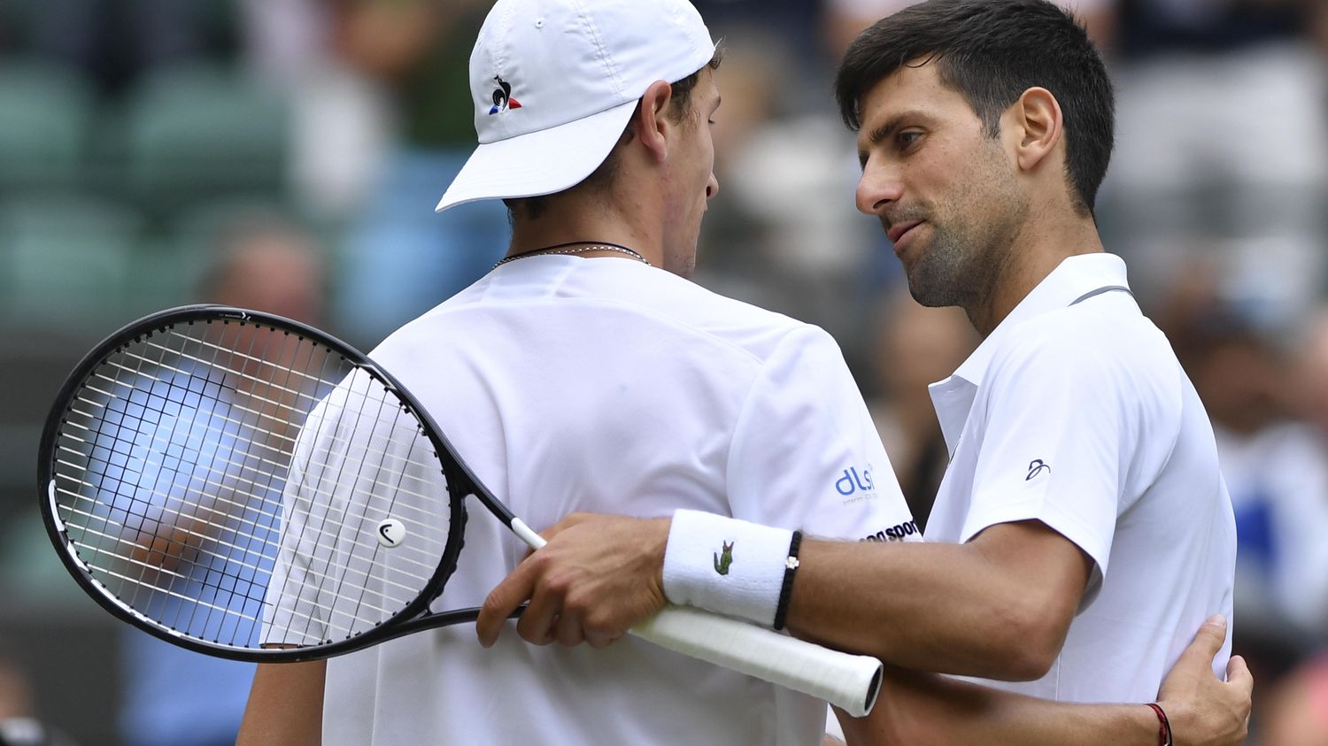 Теннисные матчи. Тара Джокович. Wimbledon Джокович злой. Бублик Кудла теннис. Джокович с любителем фото.