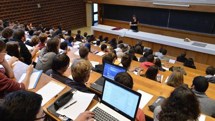 Universités : comment accueillir tous les étudiants ?