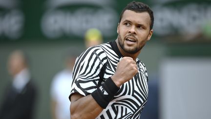 Jo-Wilfried Tsonga a opté pour les zébrures, comme le montre cette photo prise après sa victoire contre Marcos Baghdatis, jeudi 26 mai 2016. (MARTIN BUREAU / AFP)