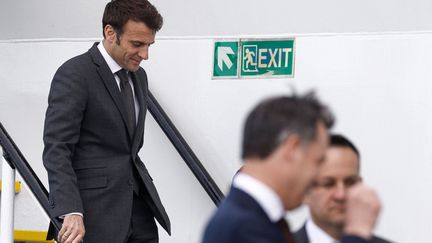 Le président de la République, Emmanuel Macron, lors d'un sommet des pays de la mer du Nord à Ostende, en Belgique, le 24 avril 2023. (KENZO TRIBOUILLARD / AFP)