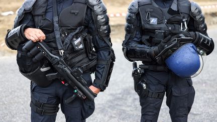 Des gendarmes à Seysses (Haute-Garonne), le 7 septembre 2022. (CHARLY TRIBALLEAU / AFP)