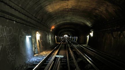 Une vue du métro parisien près de la station Laumière, le 18 juillet 2017. (FRANCOIS GUILLOT / AFP)