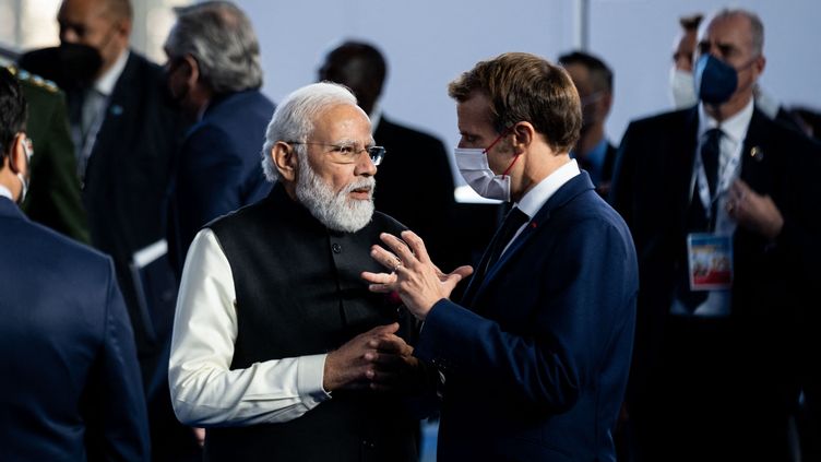 Indian Prime Minister Narendra Modi and French President Emmanuel Macron during a G20 meeting on October 30, 2021 in Rome (Italy).  (ERIN SCHAFF/POOL/AFP)