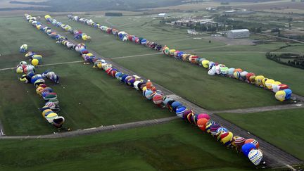 456 montgolfières se sont alignées sur la piste de Chambley (Meurthe-et-Moselle), vendredi 28 juillet. (MAXPPP)