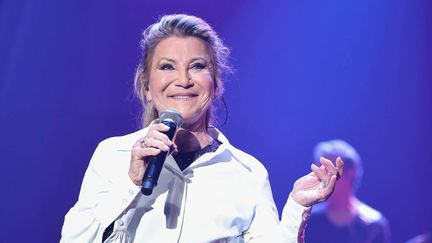 La chanteuse Sheila sur scène aux Francofolies de La Rochelle, le 15 juillet 2023. (FRED DUGIT / MAXPPP)