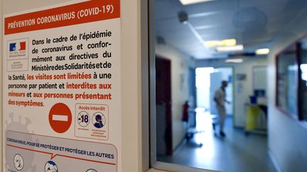 Au premier étagede la poyclinique de Gentilly&nbsp;où des chambres sont dédiés aux malades atteints par le coronavirus Covid-19 (photo d'illustration). (ALEXANDRE MARCHI / MAXPPP)