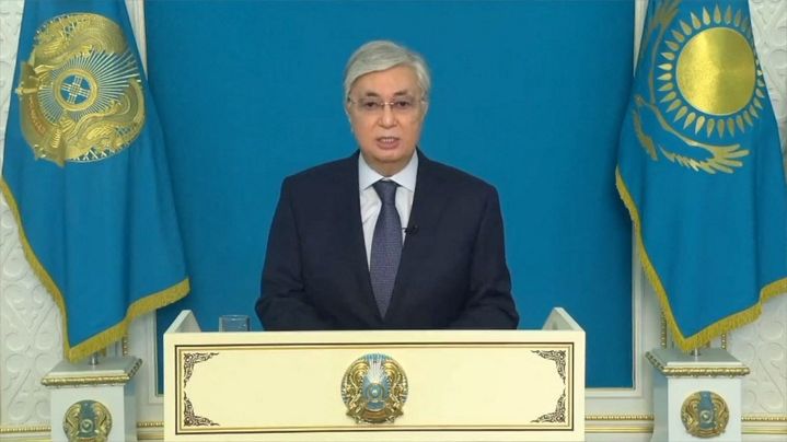 Kazakh President Kassym-Jomart Tokayev delivers a televised address from Almaty on January 5, 2022 (EYEPRESS NEWS / AFP)