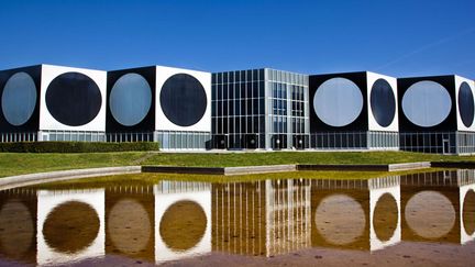 Le Centre archi-tectonique à Aix-en-Provence, abrite depuis les années 70 la Fondation Vasarely.
 (Fondation Vasarely)