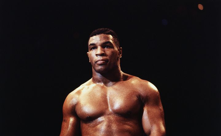 Mike Tyson, pris en photo avant un de ses combats en 1986, à New York (Etats-Unis). (BETTMANN / GETTY IMAGES)