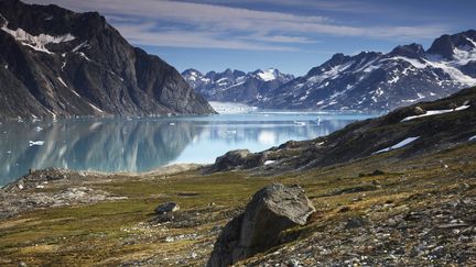 Le fjord de Sermilik, au Groenland, le 15 mai 2009. (M. LOHMANN / BLICKWINKEL)