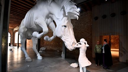 "Vive l'art" proclame d'entrée la 57e Biennale d'art contemporain de Venise, qui ouvre ses portes samedi 13 mai et jusqu'au dimanche 26 novembre. (VINCENZO PINTO / AFP)