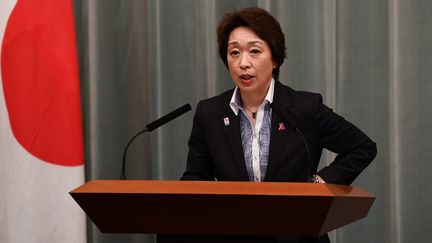 Seiko Hashimoto, alors ministre japonaise des Jeux Olympiques, le 17 septembre 2020 lors d'une conférence de presse à Tokyo. (CHARLY TRIBALLEAU / AFP)