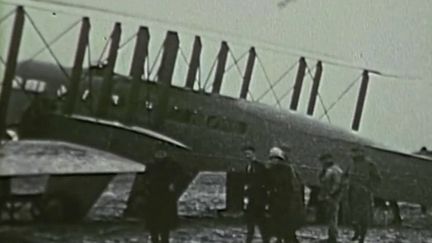 L'avion du premier vol commercial Paris-Londres. (France 2)