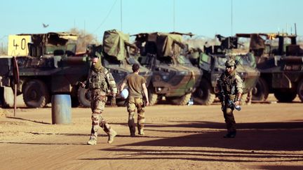 Des soldats français déployés sur la base militaire de Ménaka, dans le nord-est du Mali, le 7 décembre 2021. (THOMAS COEX / AFP)