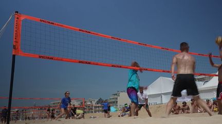 Sport de plage : le beach-volley fait des adeptes (france 2)