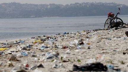 &nbsp; (La plage Fundao, sur les rives de la baie de Guanabara, à Rio de Janeiro, le 30 juillet 2015 © REUTERS/Sergio Moraes)