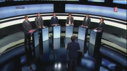 Les six candidats à l'investiture socialiste pour 2012 sur le plateau de "Des paroles et des actes, le débat des primaires". (FranceTV)