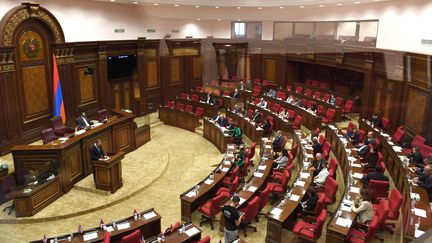 Le Parlement arménien ratifie l'adhésion du pays à la Cour pénale internationale, le 3 octobre 2023. (KAREN MINASYAN / AFP)