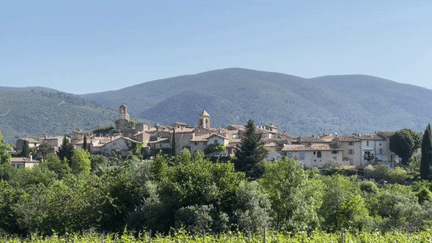 Tourisme : à Lourmarin, les habitants s’inquiètent du tourisme de masse (France 3)