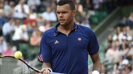 Le joueur français Jo-Wilfried Tsonga joue sa place au troisième tour de Roland-Garros face à Jurgen Melzer