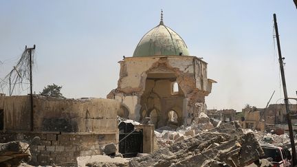 Les restes de la mosquée Al-Nouri de Mossoul (Irak), le 29 juin 2017, une semaine après sa destruction par le groupe Etat islamique. (AHMAD AL-RUBAYE / AFP)