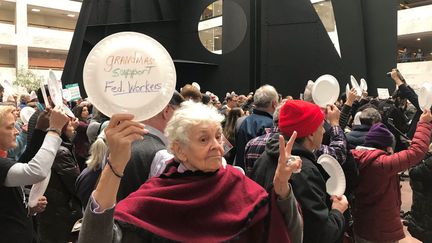 Une manifestation d'employés fédéraux et de leurs soutiens à Washington, le 23 janvier 2019.&nbsp; (GREGORY PHILIPPS / RADIO FRANCE)