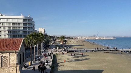 Depuis dix ans, Chypre est devenu un eldorado pour les citoyens russes, notamment grâce à l'octroi de ce qu'on appelle des&nbsp;"passeports dorés". (CAPTURE ECRAN FRANCE 2)