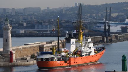 L'Aquarius à son arrivée à Marseille pour un mois de maintenance, le 29 juin 2018. (BORIS HORVAT / AFP)