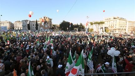 Démonstration de force l'opposition italienne, samedi 11 décembre 2010 à Rome. (AFP - Vincenzo Pinto)