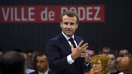 Le président de la République Emmanuel Macron s'exprime pendant le débat sur la réforme des retraites à Rodez (Aveyron), le 3 octobre 2019. (ERIC CABANIS / AFP)