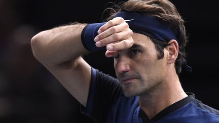 Roger Federer n'est pas toujours très à l'aise à Bercy (MIGUEL MEDINA / AFP)