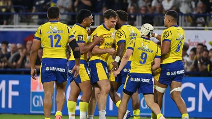 La joie des Clermontois, dans leur stade Marcel-Michelin le 28 mai 2023. (SYLVAIN THOMAS / AFP)