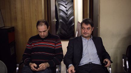 Le directeur de production Michel Dheilly et le directeur des ressources humaines Bernard Glesser de l'usine Goodyear Amiens-Nord (Somme), lors de leur s&eacute;questration, le 6 janvier 2014. (  MAXPPP)