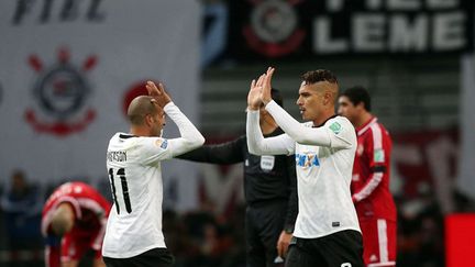 Les Corinthians soulèvent le trophée de la Copa Libertadores