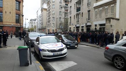 La sécurité a été renforcée devant la mosquée de Javel, dans le 15e arrondissement de Paris, vendredi 15 mars 2019, après les attentats de Christchurch. (JÉRÔME JADOT / RADIO FRANCE)